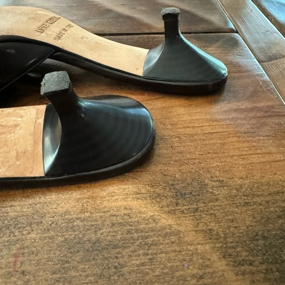 Vintage Anne Klein kitten heel slides (black) with hearts leather Size 6.5 - Picture 8 of 10